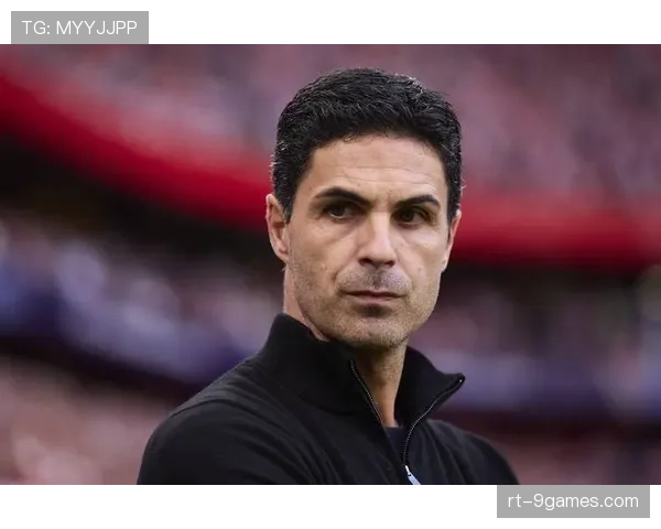 酋长球场0-0守平后，阿尔特塔与助教拥抱庆祝晋级